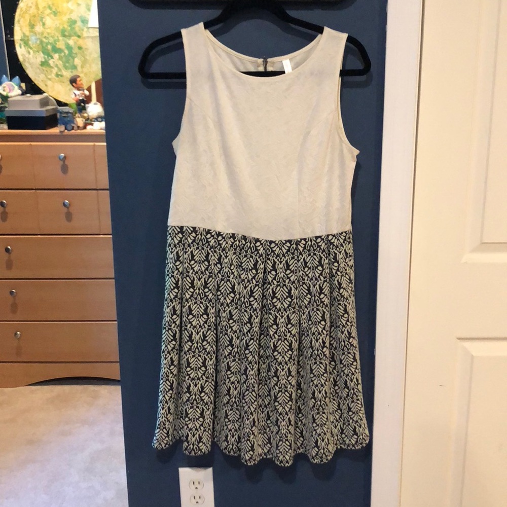 WHITE/BLACK FLORAL BUSINESS CASUAL SKATER DRESS